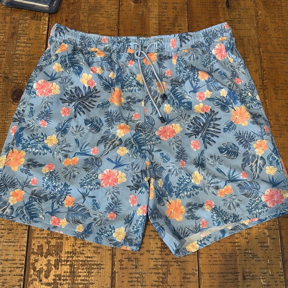 Peter Millar Hawaii swim shorts NWT + cuzie